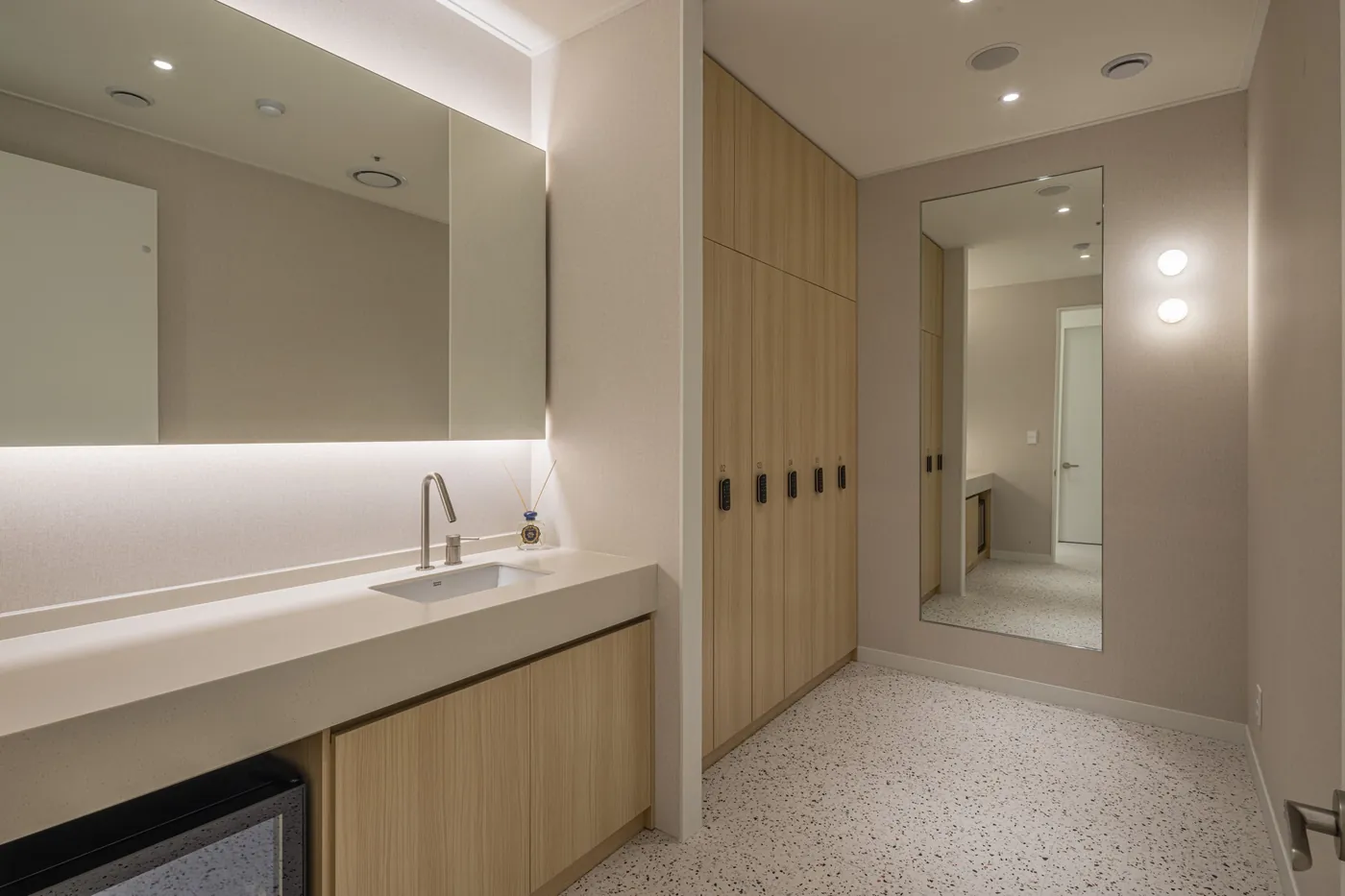 Changing room with lockers and vanity